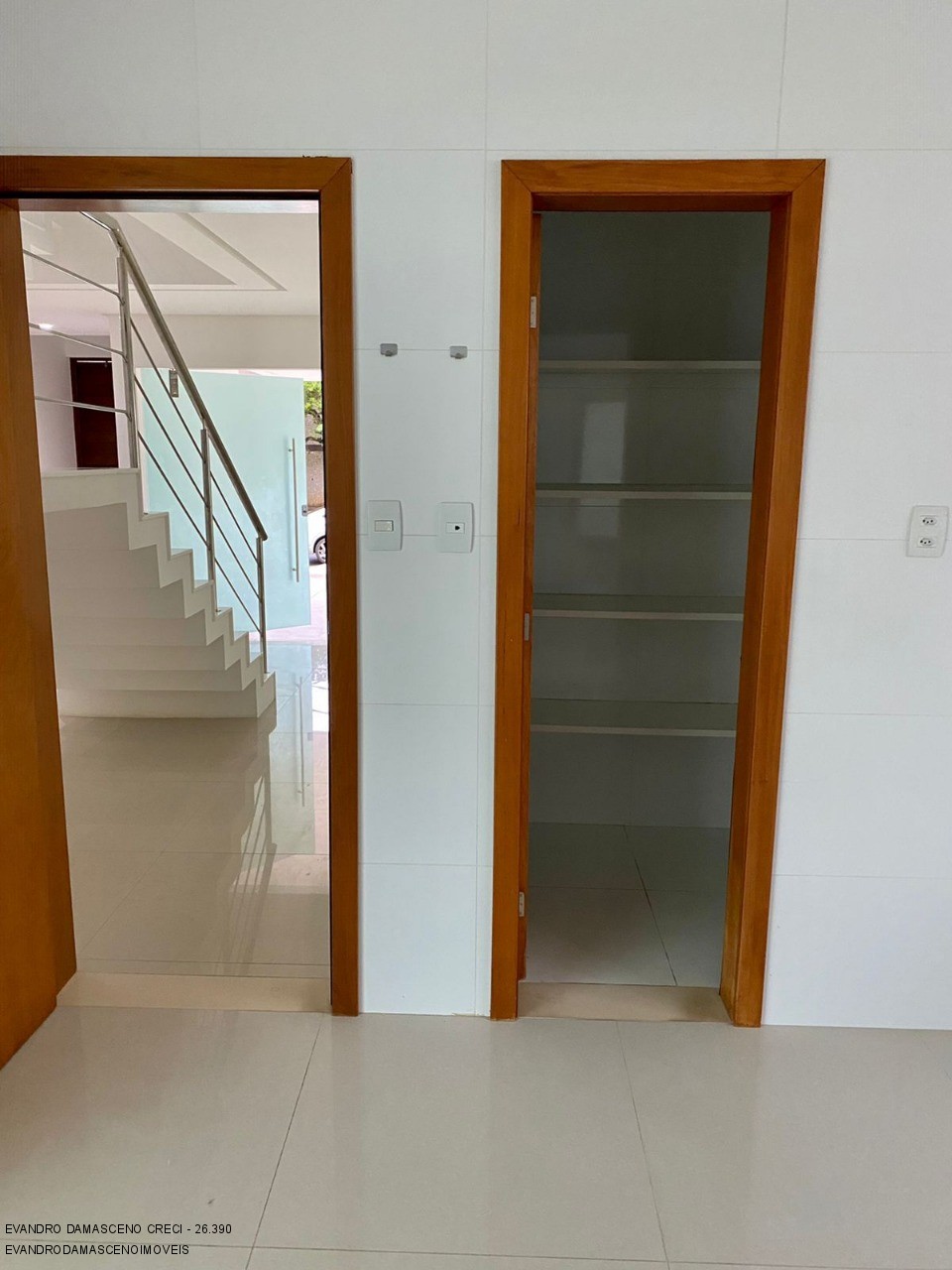 Casa à venda com 4 quartos, 350m² - Foto 2