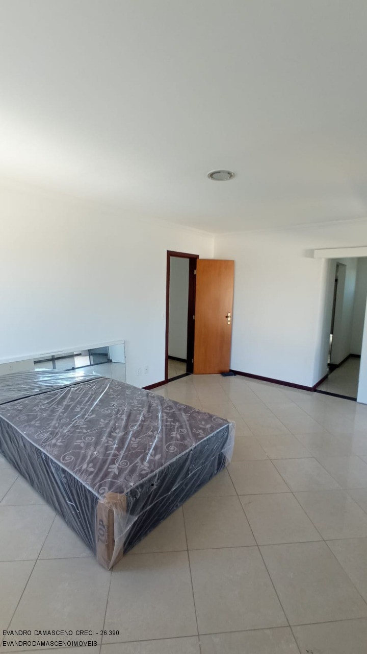 Casa à venda com 4 quartos, 350m² - Foto 44