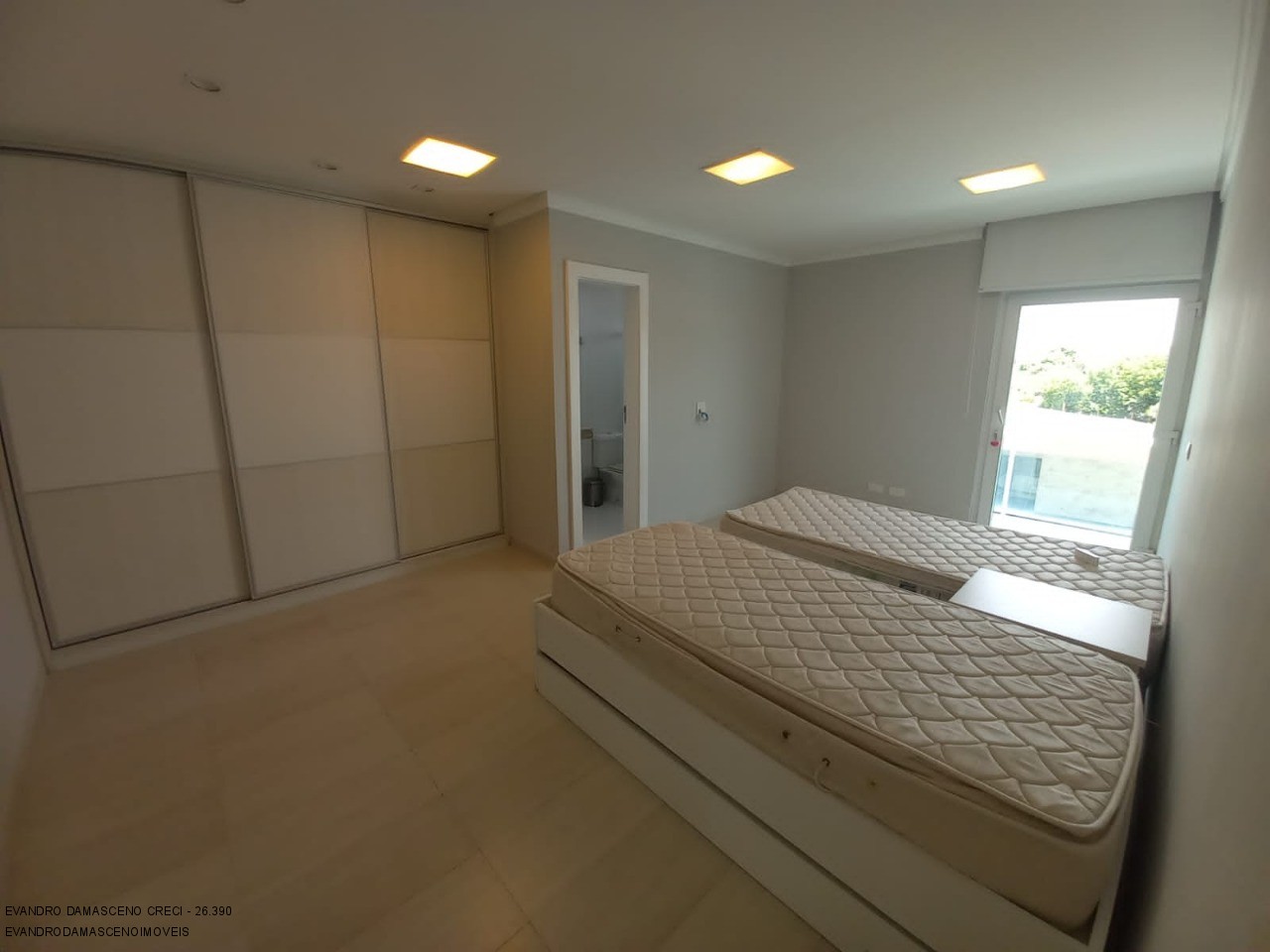 Casa à venda com 4 quartos, 600m² - Foto 18