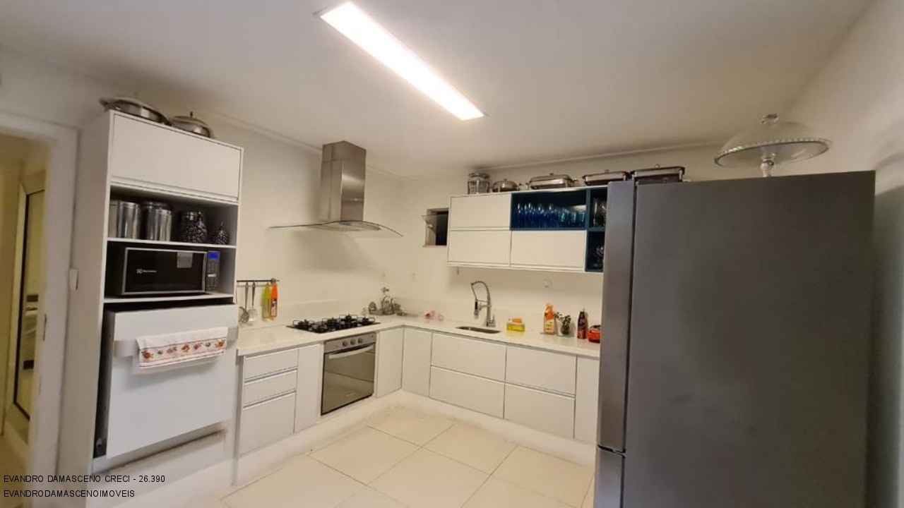 Casa à venda com 4 quartos, 450m² - Foto 4