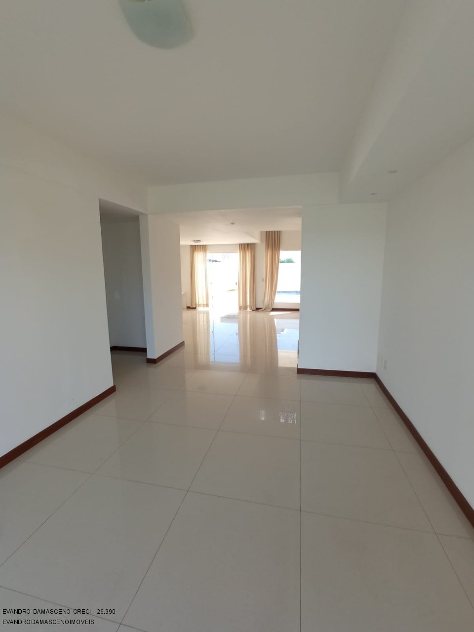 Casa para alugar com 4 quartos, 280m² - Foto 5