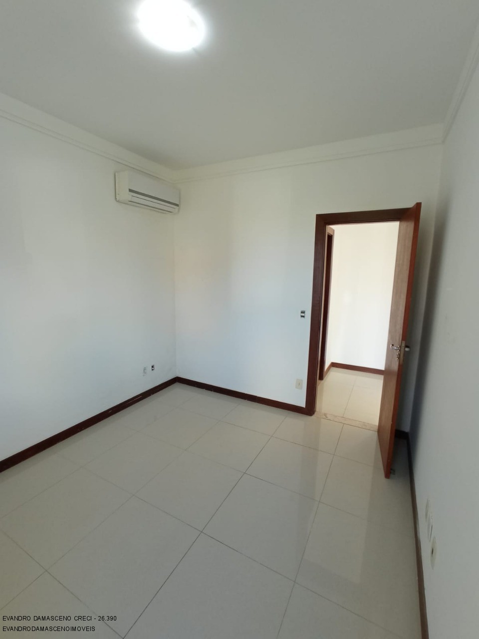 Casa para alugar com 4 quartos, 280m² - Foto 7