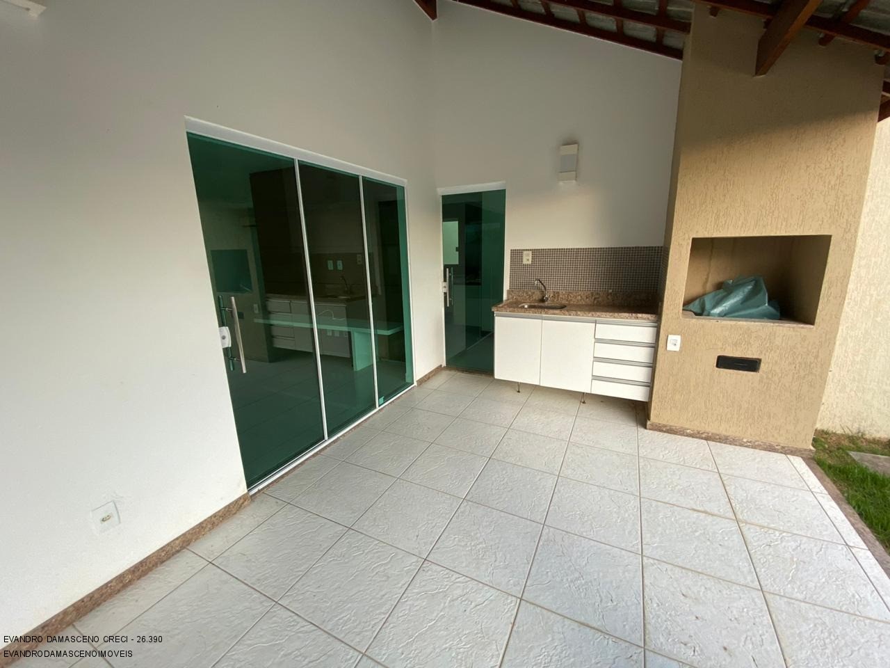 Casa à venda com 4 quartos, 280m² - Foto 2