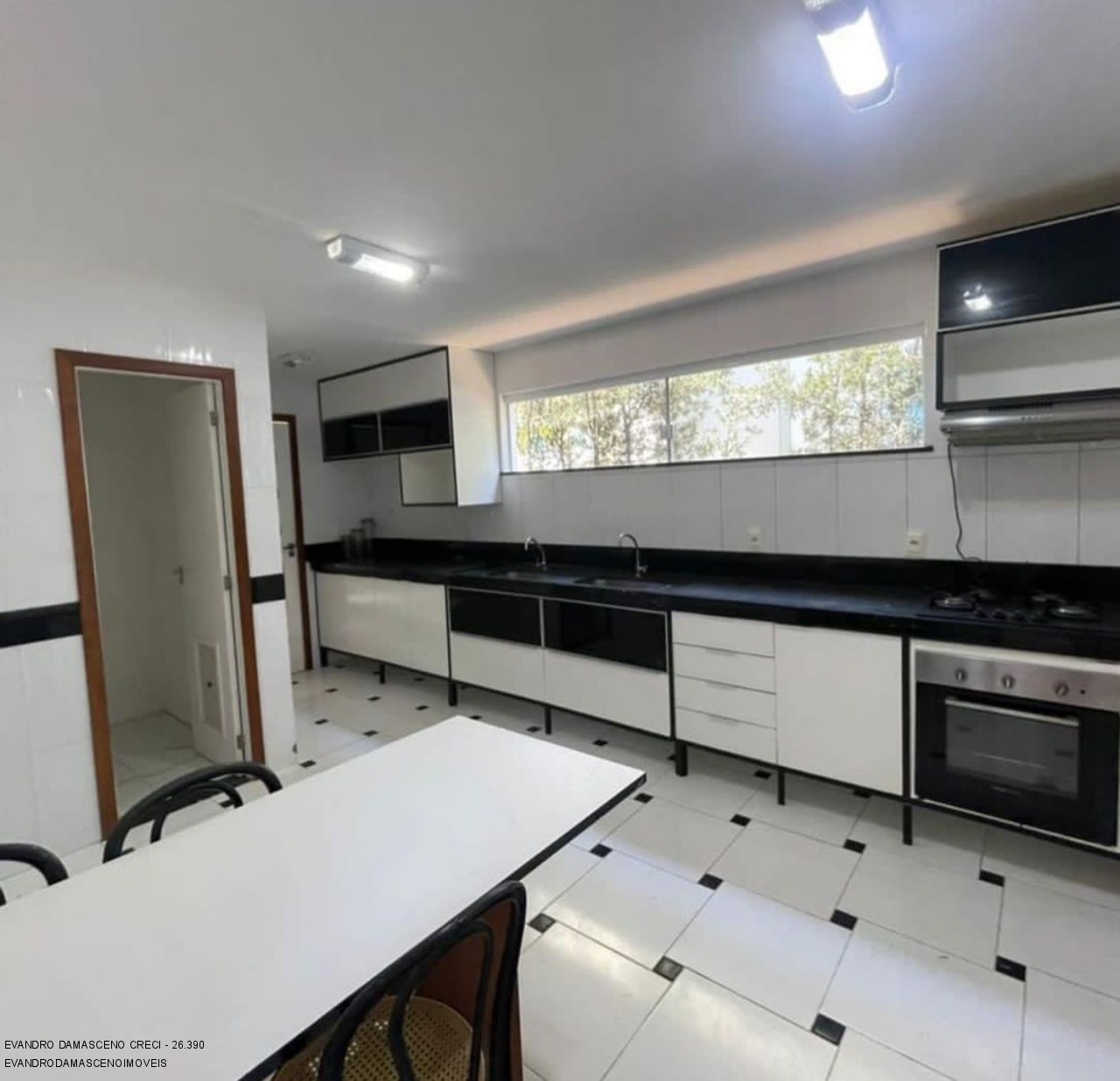 Casa para alugar com 5 quartos, 300m² - Foto 5