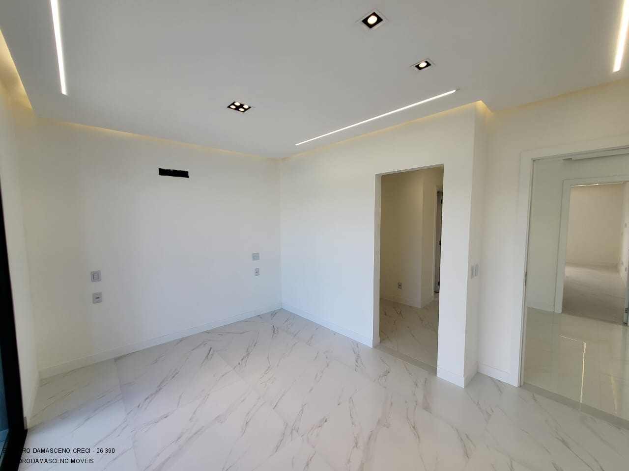 Casa à venda com 4 quartos, 267m² - Foto 24