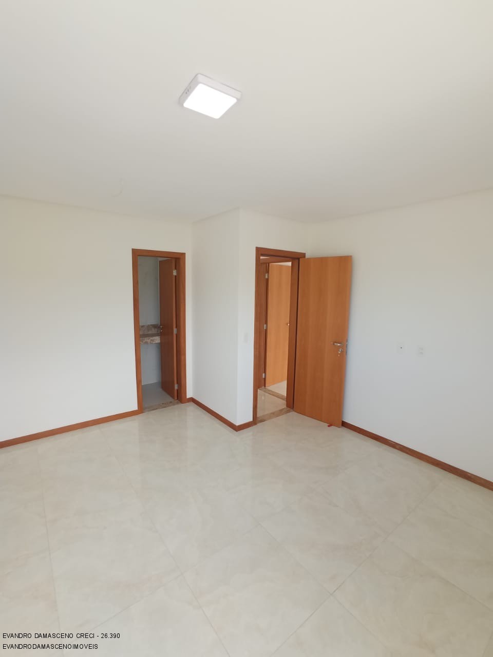 Casa à venda com 4 quartos, 220m² - Foto 32