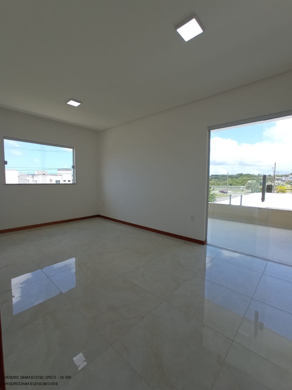 Casa à venda com 4 quartos, 220m² - Foto 11