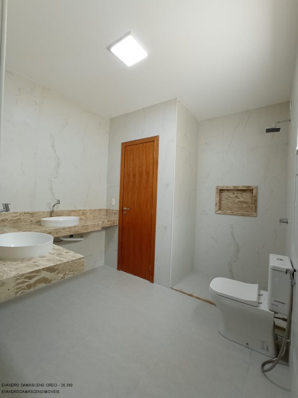 Casa à venda com 4 quartos, 220m² - Foto 27