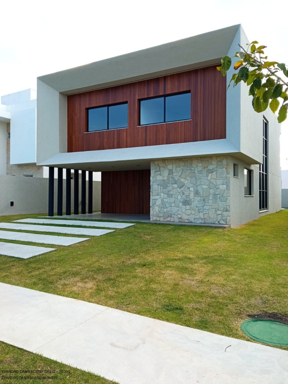 Casa à venda com 4 quartos, 250m² - Foto 2