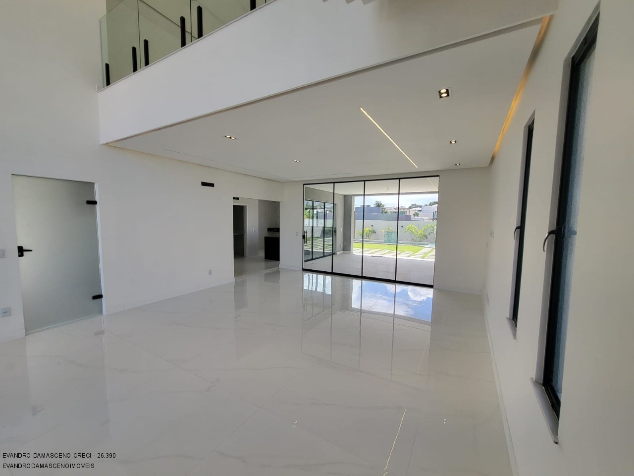 Casa à venda com 4 quartos, 267m² - Foto 2