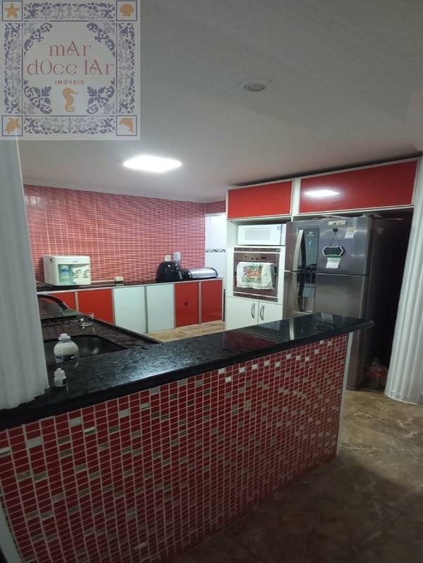 Casa com quintal 3 dormitórios com area de lazer churrasqueira e ofurô - Marapé - Santos/SP