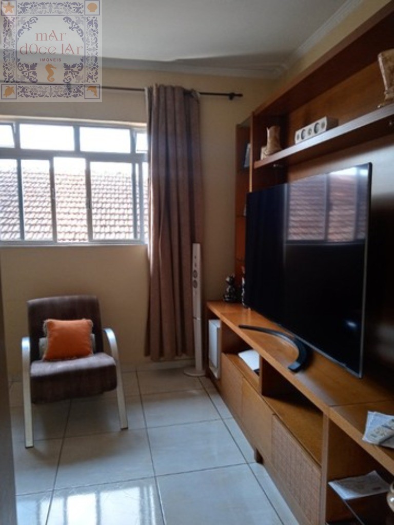 Apartamento com varanda todo reformado sendo um por andar e conta com planejados de bom gosto - CAMPO GRANDE - SANTOS/SP