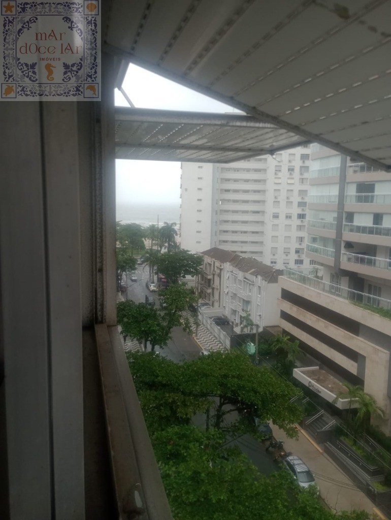 Apartamento reformado na quadra da Praia do Boqueirão em Santos / SP