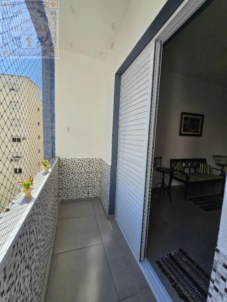 Apartamento Sala Living 100% reformada com varanda a poucos metros da Praia do Boqueirão em Santos / SP