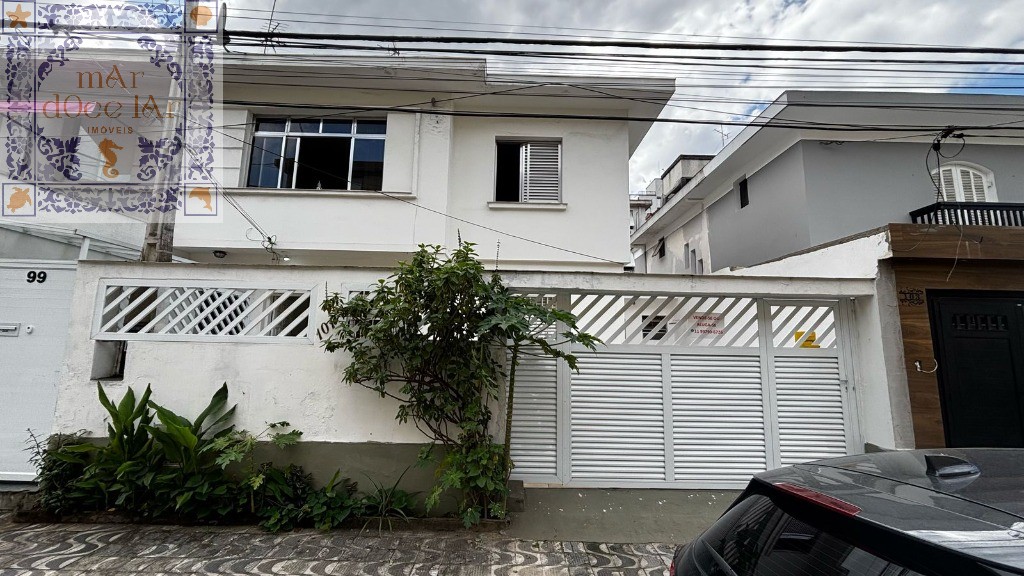 Venda Casa Santos SP - mAr dOce lAr sobreposta baixa com 3 dormitórios, 1 vaga de garagem e quintal na Aparecida a 5 quadras da praia.