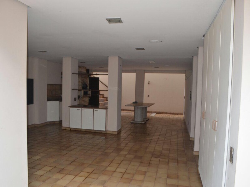 Casa à venda com 6 quartos, 500m² - Foto 2