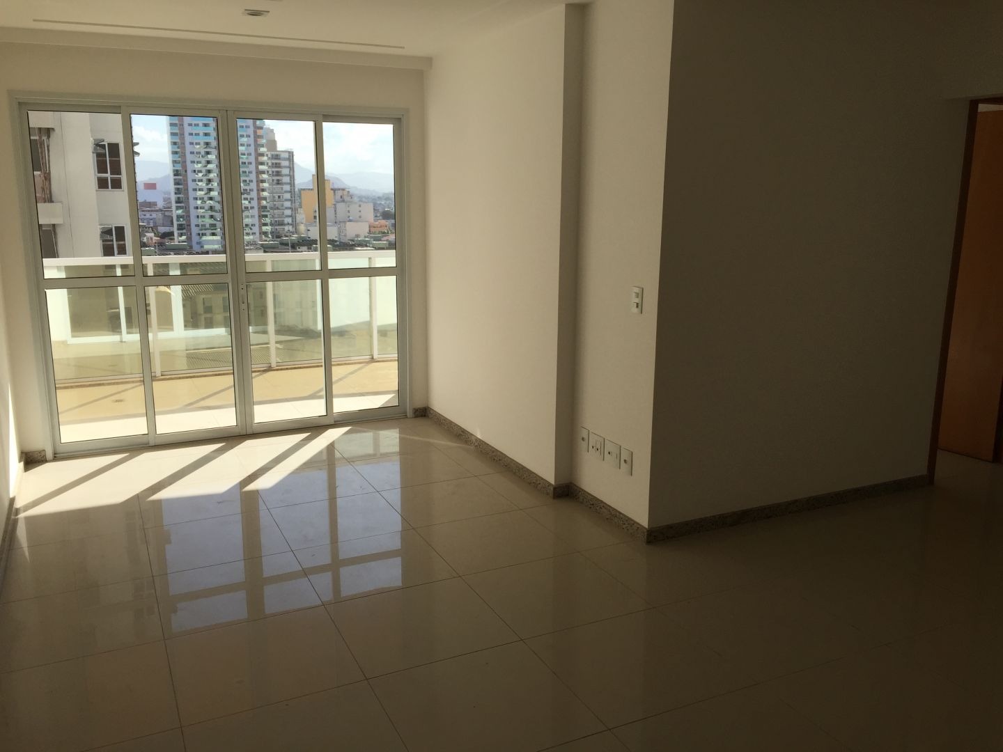 Apartamento à venda com 3 quartos, 97m² - Foto 1