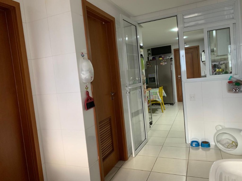 Apartamento à venda com 4 quartos, 184m² - Foto 2