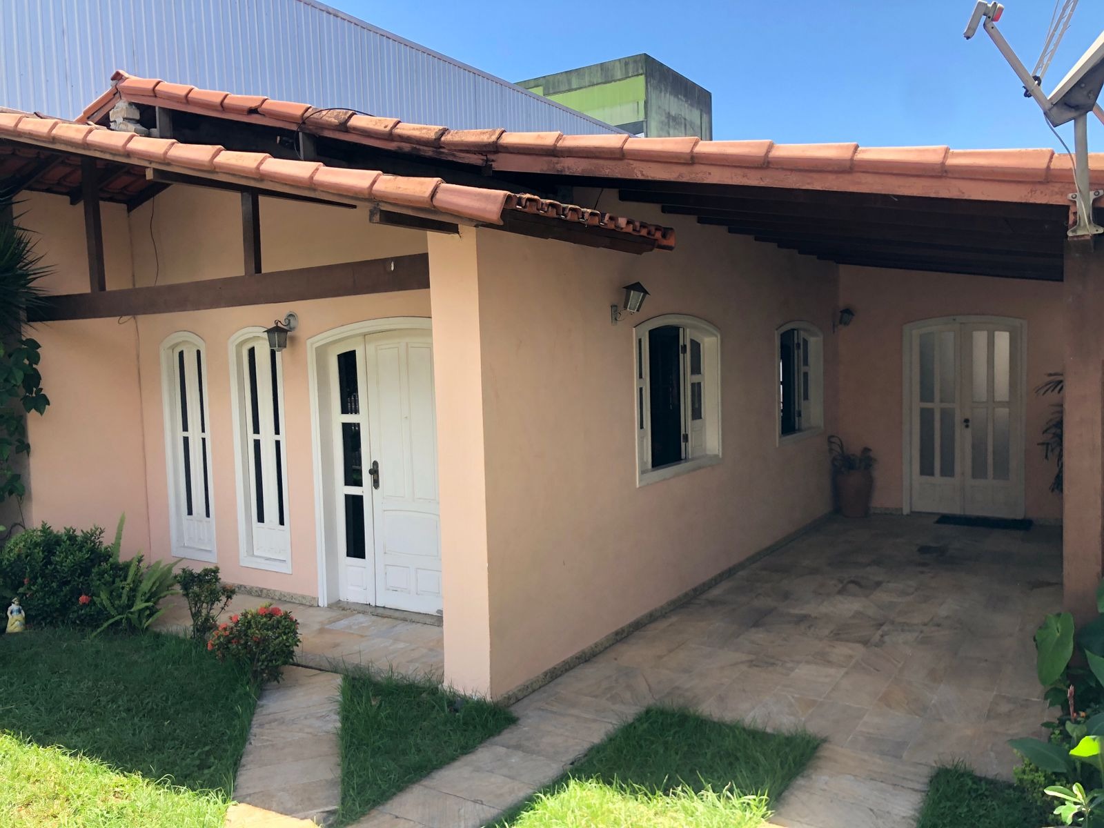 Casa à venda com 3 quartos, 300m² - Foto 2