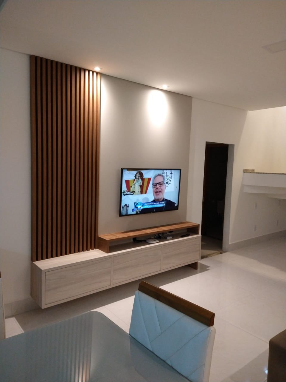 Casa à venda com 3 quartos, 210m² - Foto 2