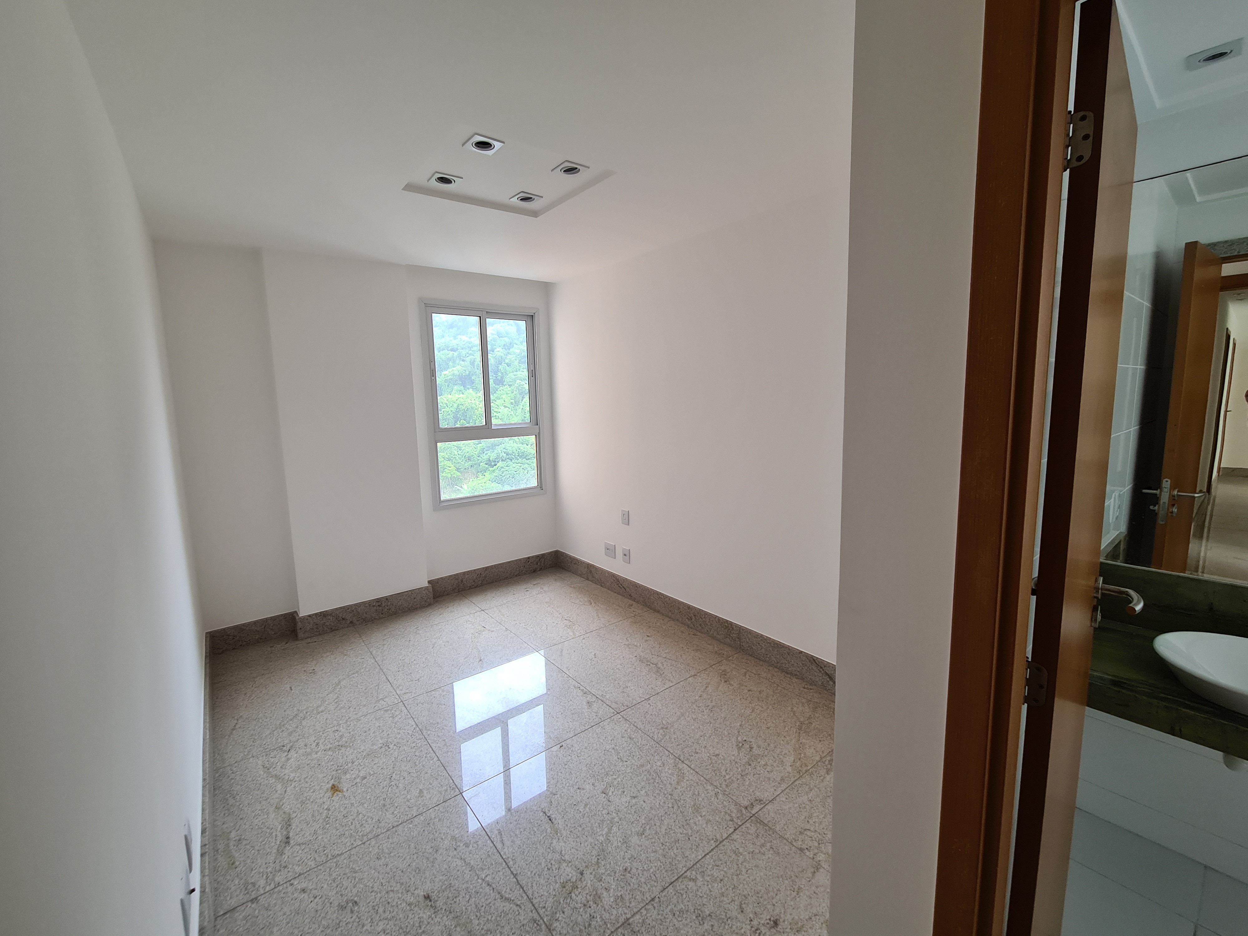 Apartamento à venda com 4 quartos, 141m² - Foto 3