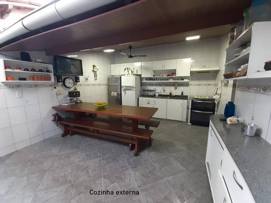 Casa à venda com 4 quartos, 258m² - Foto 2