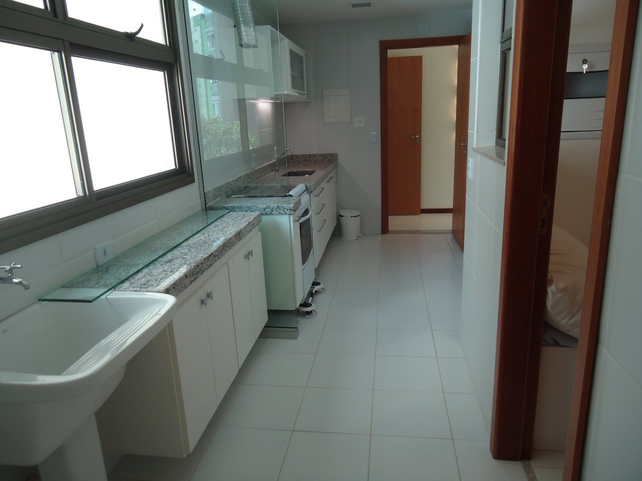 Apartamento à venda com 3 quartos, 107m² - Foto 6