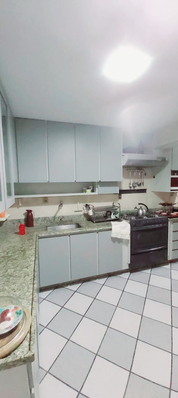 Apartamento à venda com 3 quartos, 180m² - Foto 11