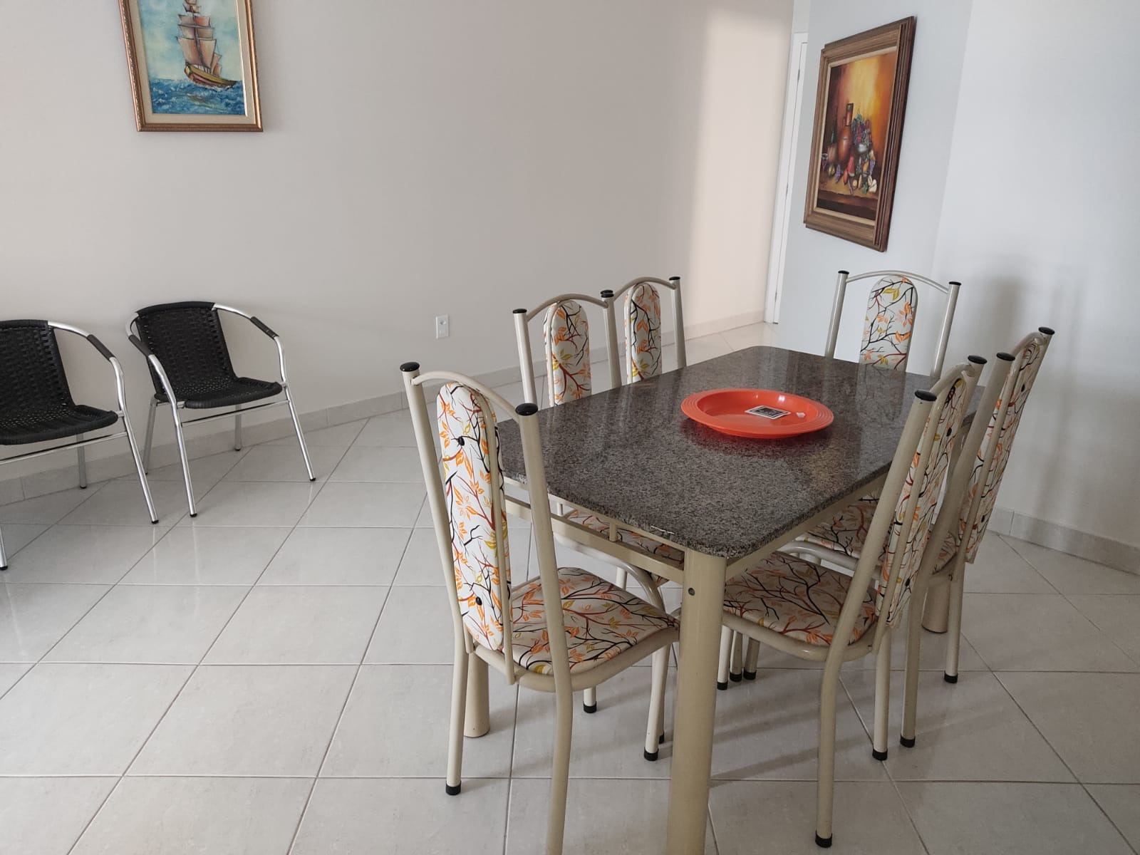 Apartamento à venda com 3 quartos, 110m² - Foto 2