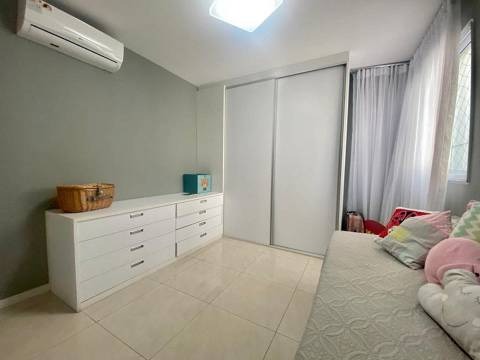 Apartamento à venda com 4 quartos, 230m² - Foto 4