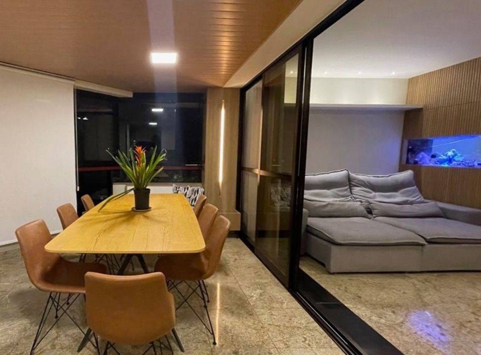 Apartamento à venda com 4 quartos, 270m² - Foto 1