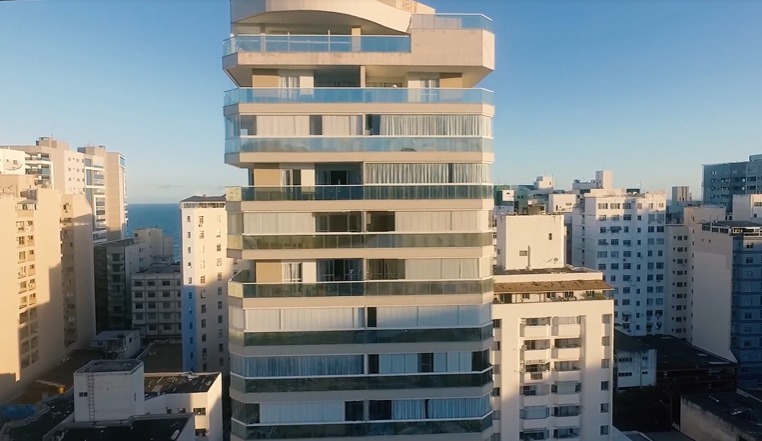 Apartamento à venda com 3 quartos, 135m² - Foto 2