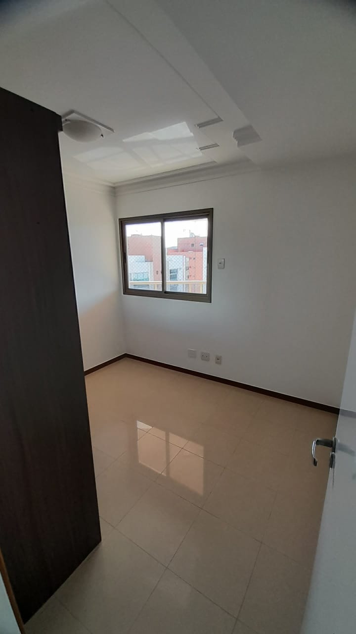 Apartamento à venda com 3 quartos, 119m² - Foto 9