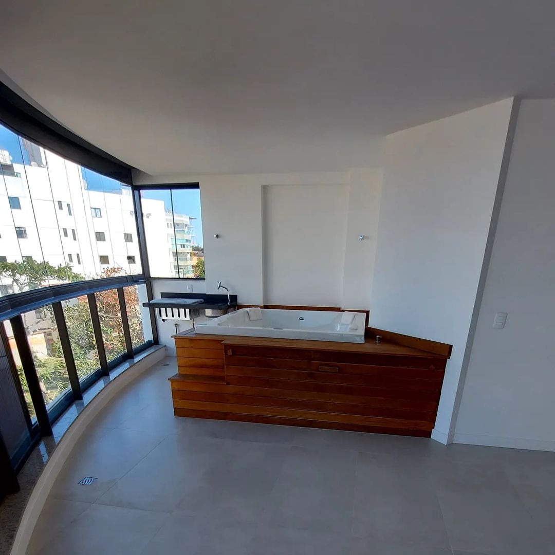 Apartamento à venda com 3 quartos, 135m² - Foto 1