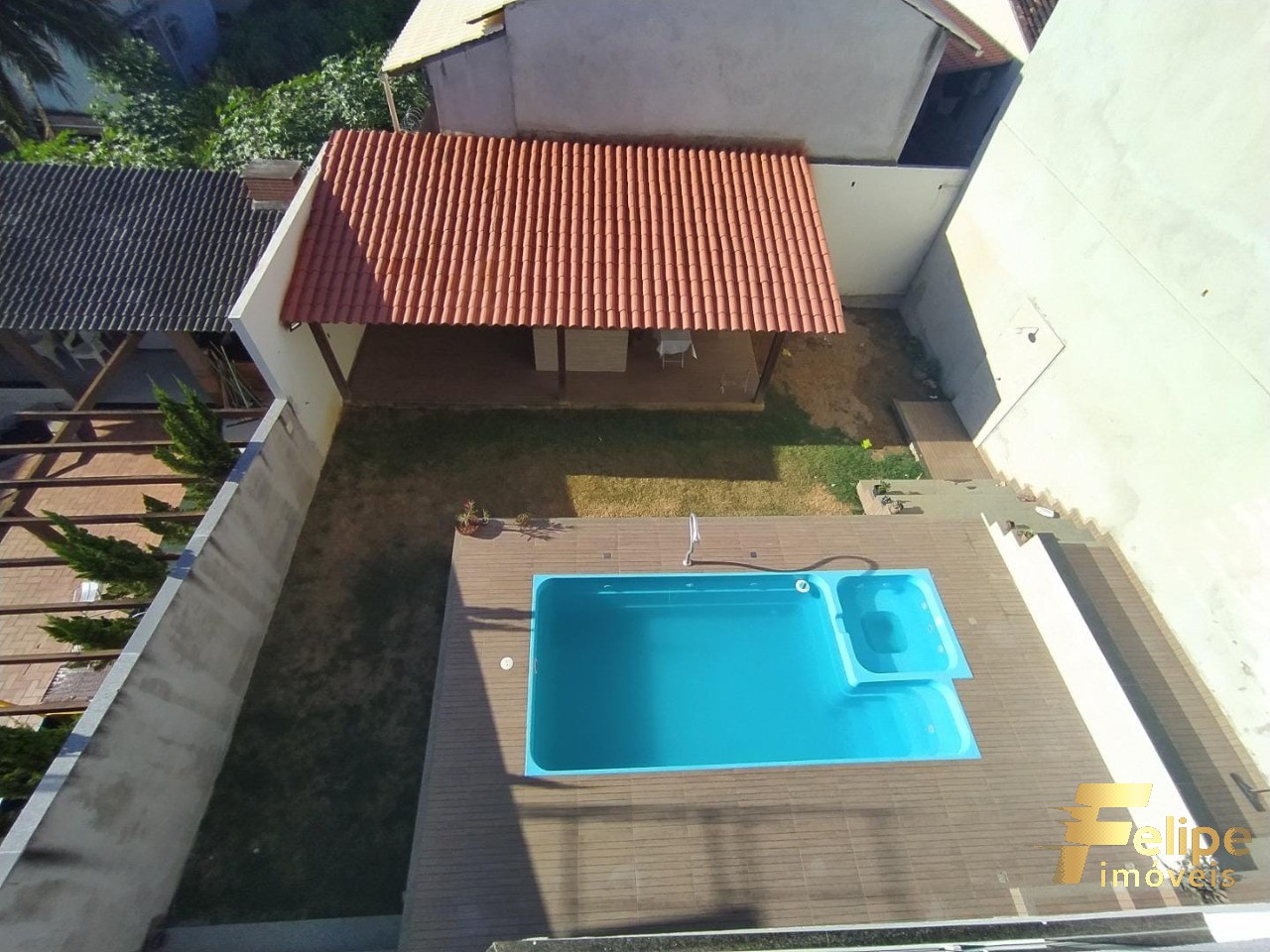 Casa à venda com 3 quartos, 220m² - Foto 2