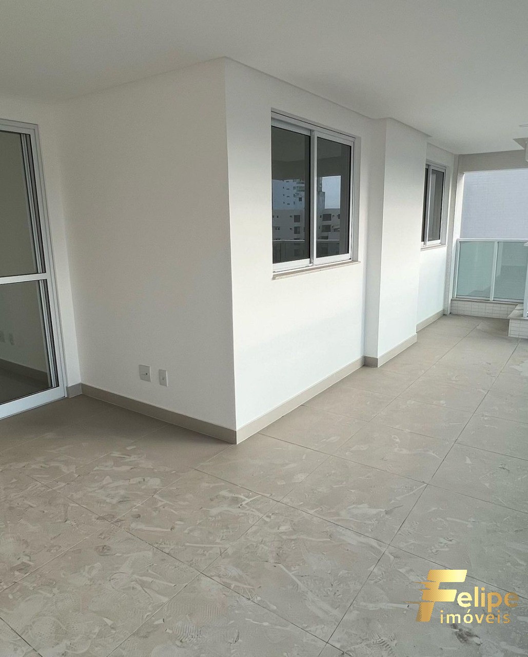 Apartamento à venda com 3 quartos, 115m² - Foto 2