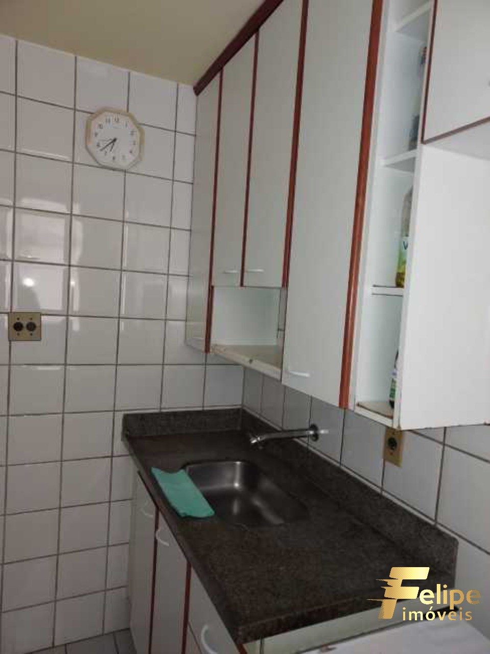 Apartamento à venda com 2 quartos, 75m² - Foto 2