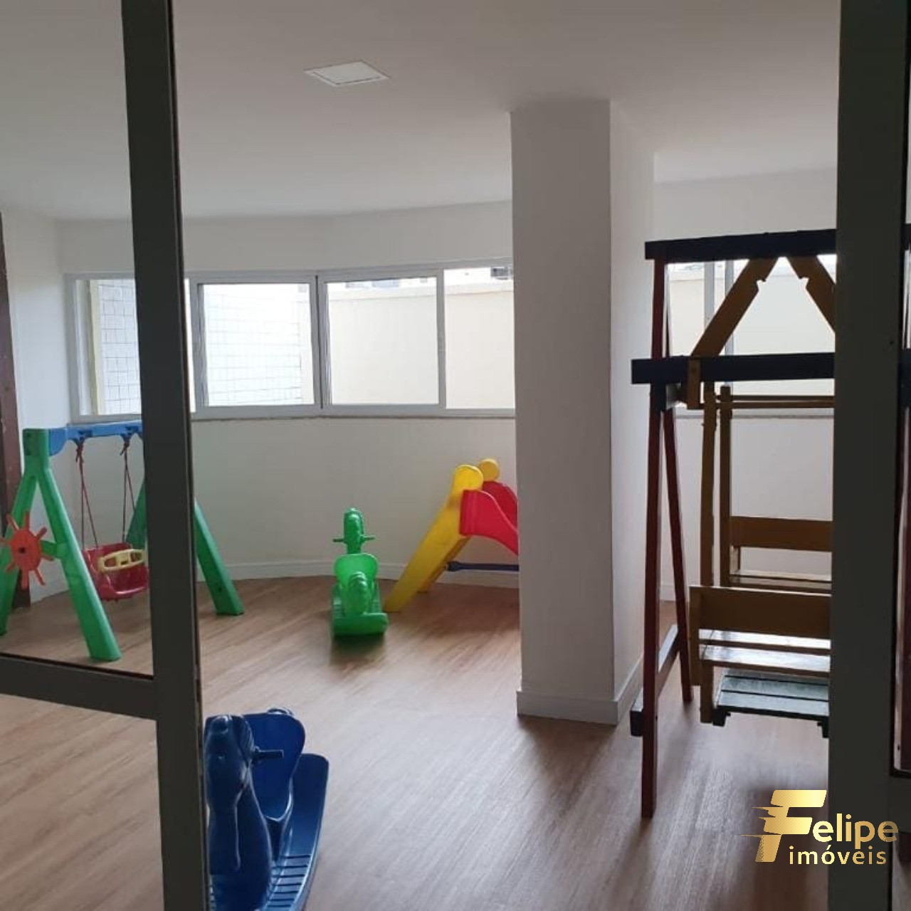 Apartamento à venda com 3 quartos, 103m² - Foto 2