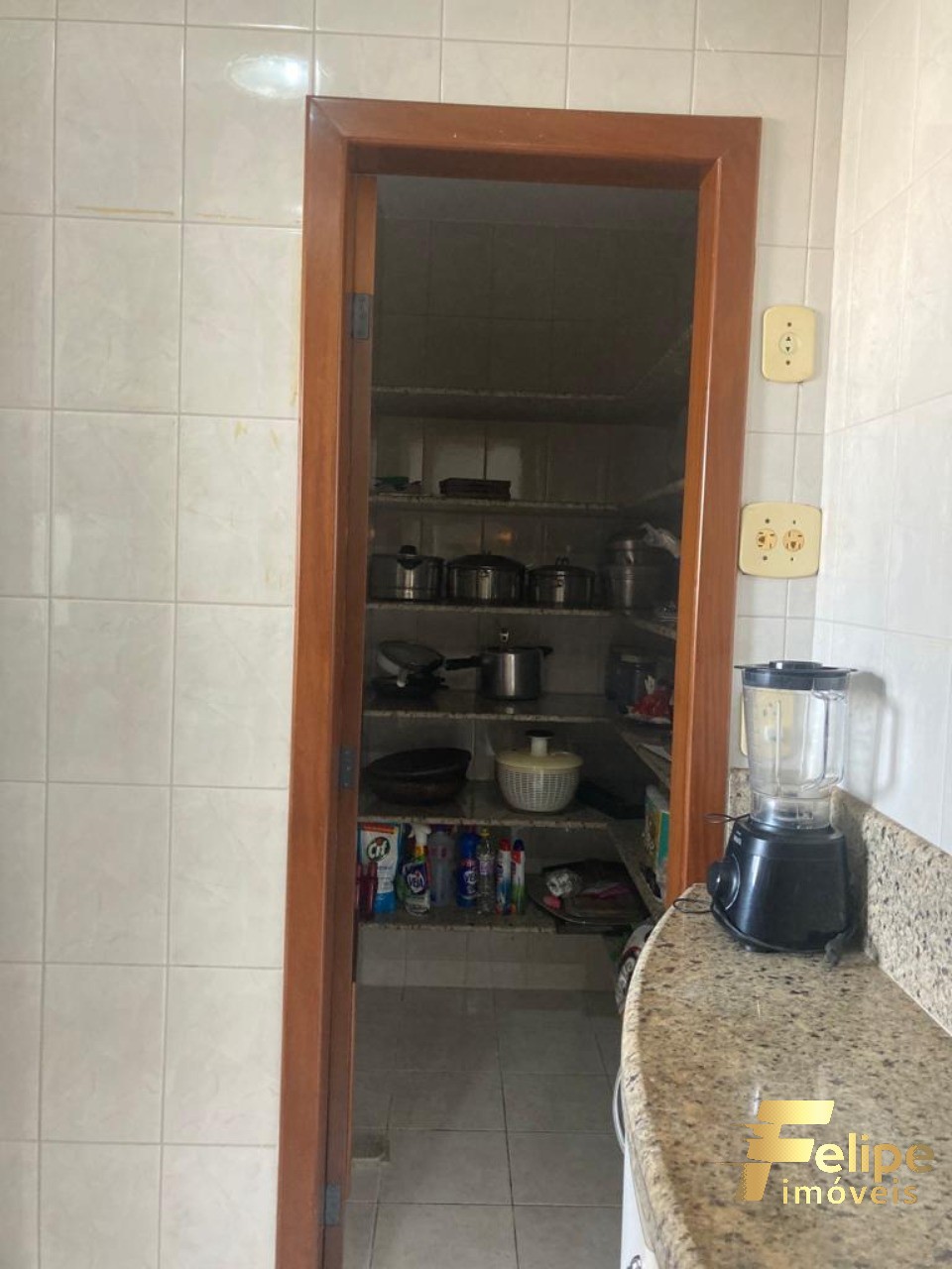 Apartamento à venda com 3 quartos, 160m² - Foto 2