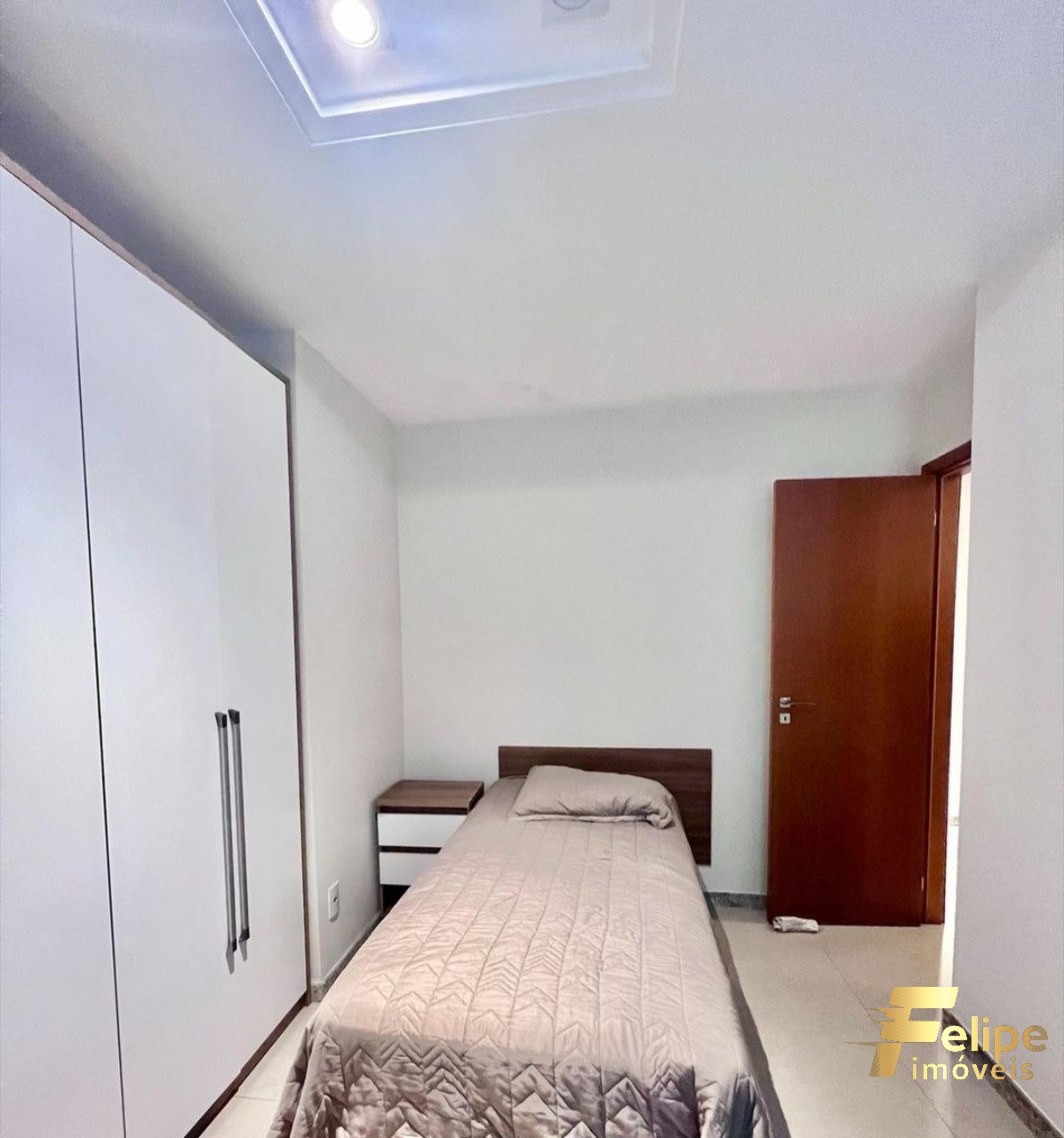 Apartamento à venda com 4 quartos, 155m² - Foto 2