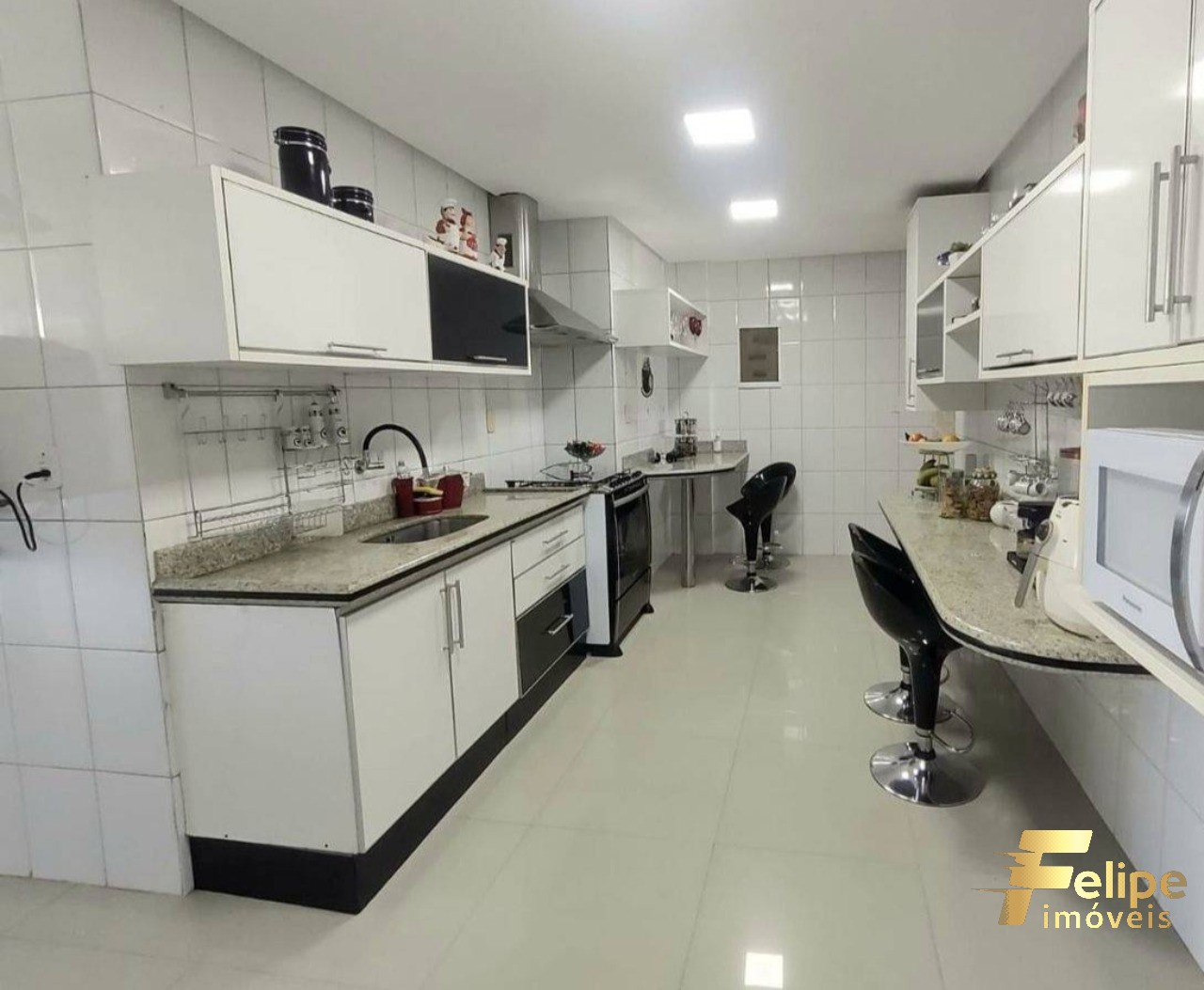 Cobertura à venda com 4 quartos, 250m² - Foto 3