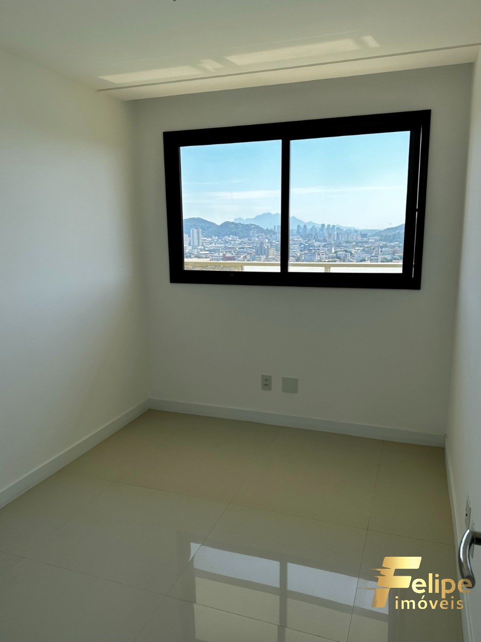 Apartamento à venda com 2 quartos, 69m² - Foto 4