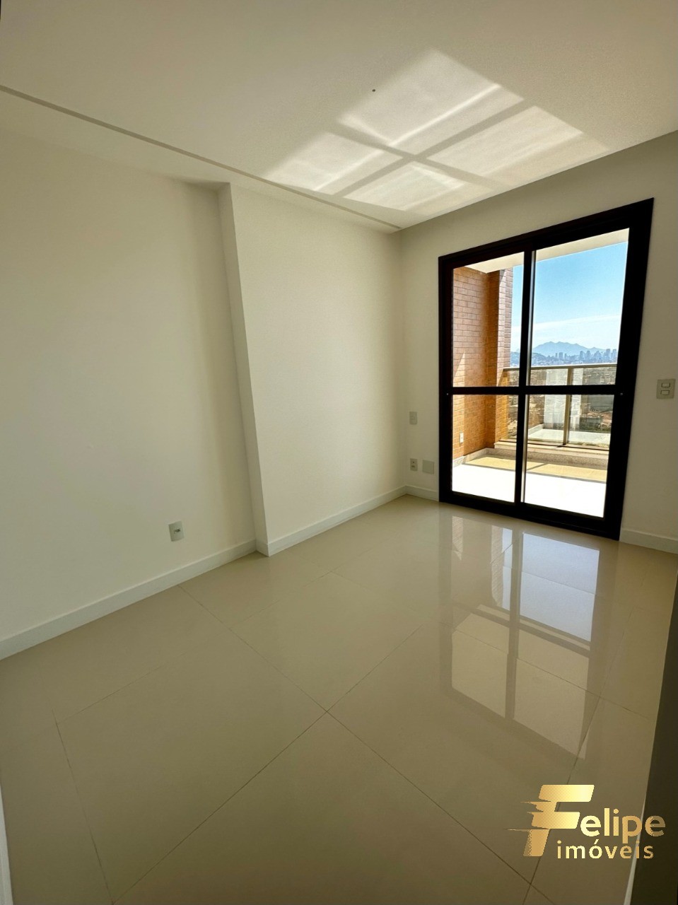 Apartamento à venda com 2 quartos, 69m² - Foto 2