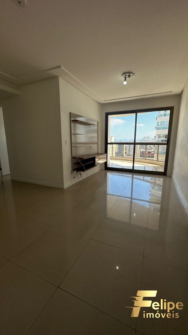 Apartamento à venda com 2 quartos, 90m² - Foto 2