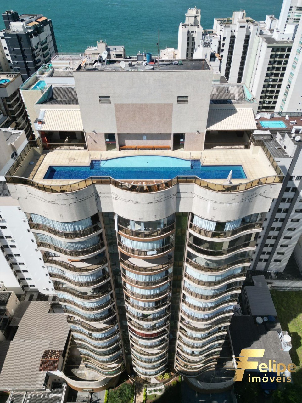 Apartamento à venda com 2 quartos, 90m² - Foto 1