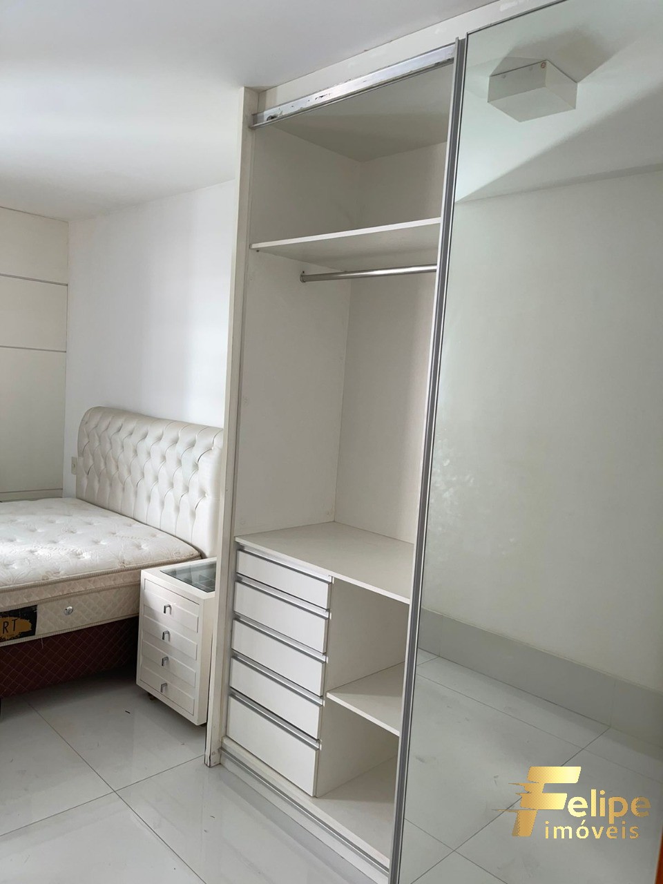 Apartamento à venda com 3 quartos, 157m² - Foto 2