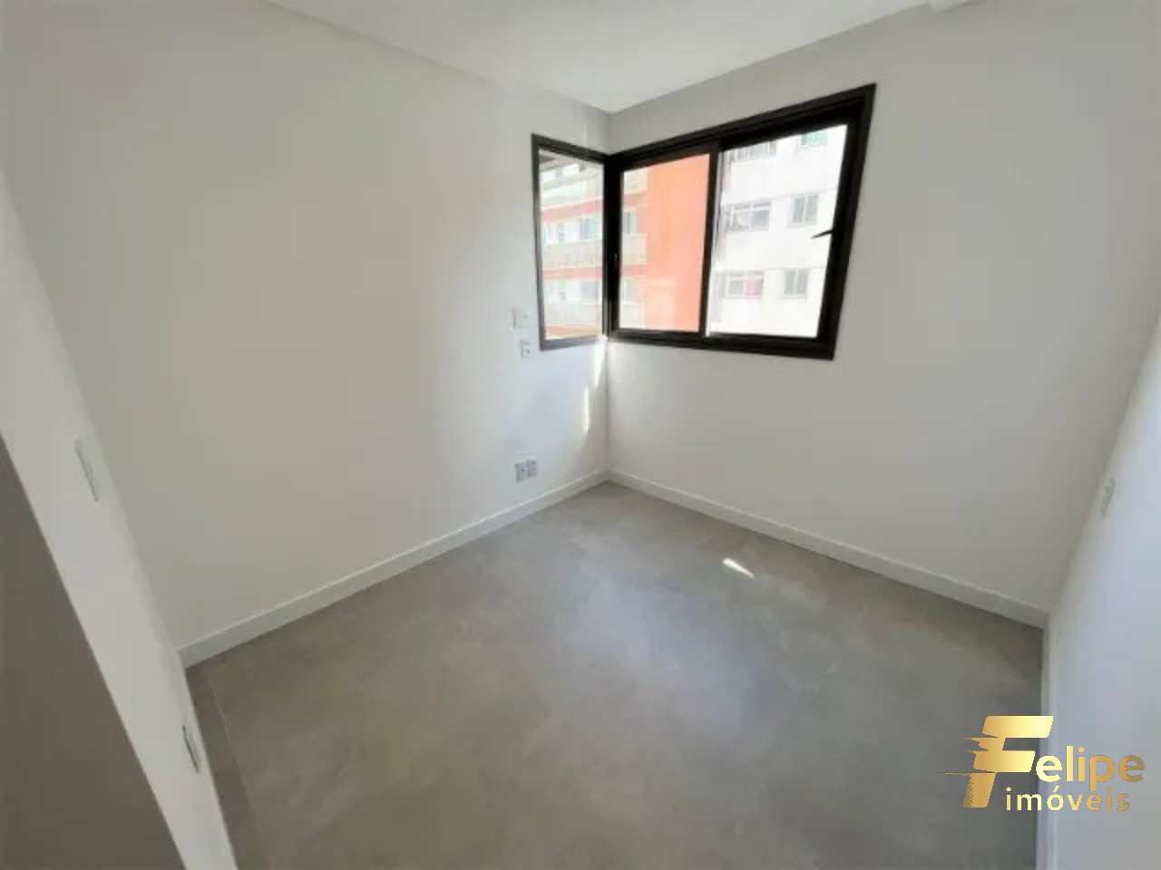 Apartamento à venda com 4 quartos, 142m² - Foto 2