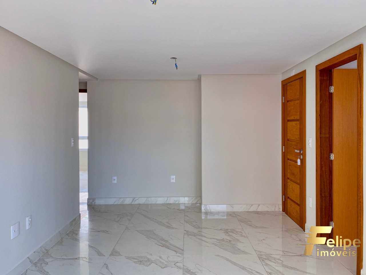 Apartamento à venda com 2 quartos, 75m² - Foto 4