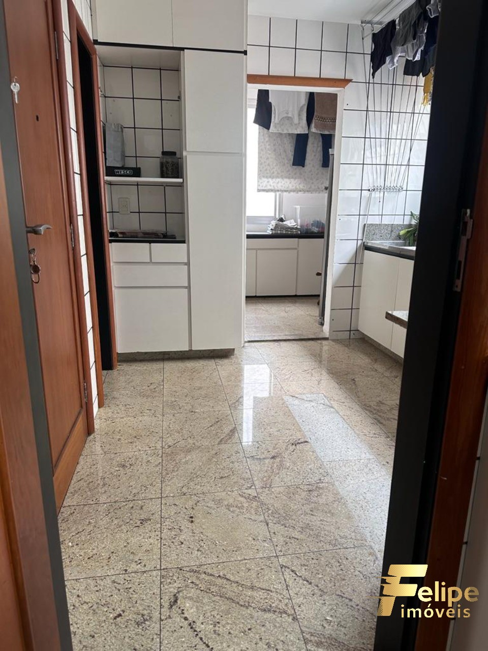 Apartamento à venda com 4 quartos, 177m² - Foto 2