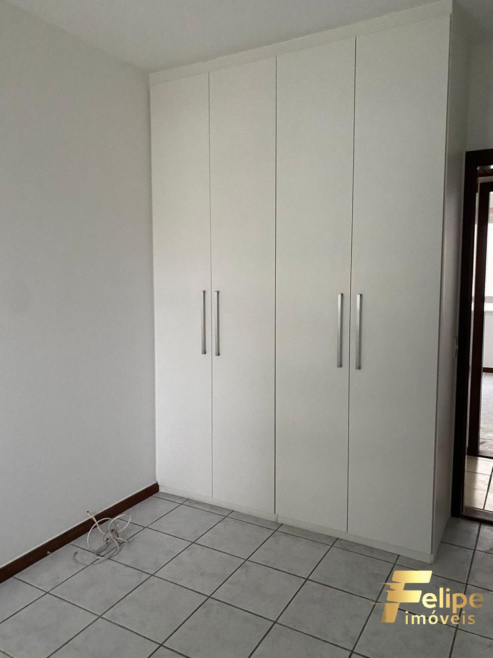 Apartamento à venda com 4 quartos, 160m² - Foto 2